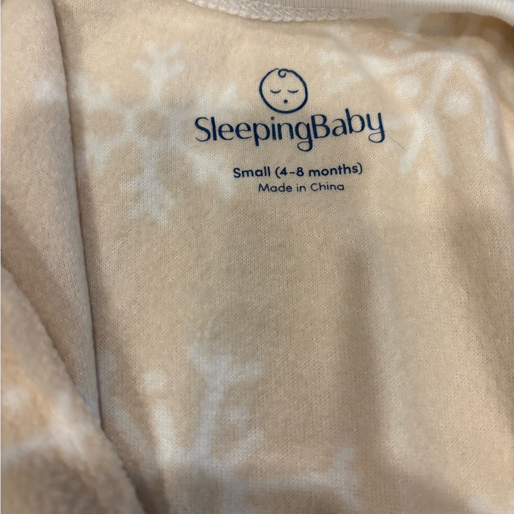 Snowflake Patterned Baby Swaddle - Picture 3 of 7
